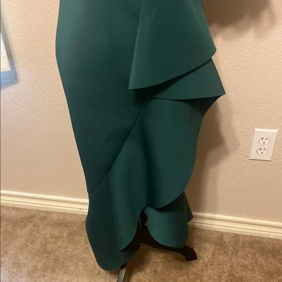 Emerald Green One-Shoulder Ruffled Cocktail Dress - Picture 3 of 9